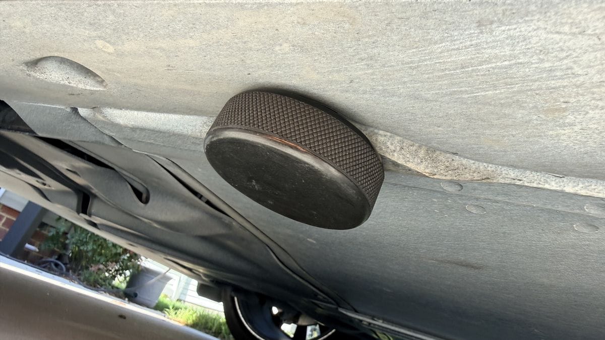 Tesla Jack Pads & Tire Repair Kit: What to Actually Keep in Your Trunk (2026)